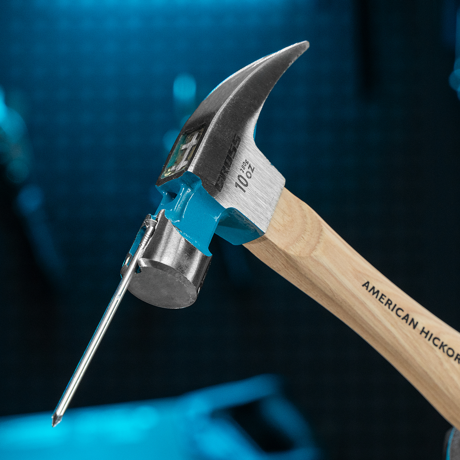 картинка Молоток-гвоздодер, 280 г, угол 75, магнит, обрезиненная рукоятка American hickory GROSS от магазина Одежда+